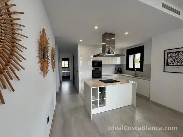 Apartamento de 3 habitaciones en Benidorm en venta con piscina garaje - 649.000 € (Ref: 9847962)