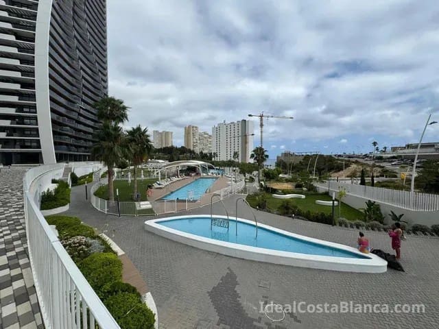 Apartamento de 3 habitaciones en Benidorm en venta con piscina garaje - 649.000 € (Ref: 9847962)
