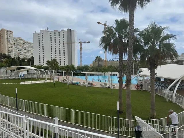 Apartamento de 3 habitaciones en Benidorm en venta con piscina garaje - 649.000 € (Ref: 9847962)