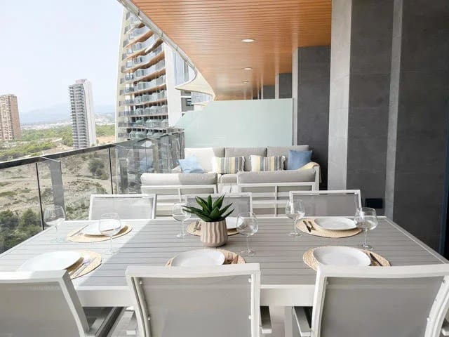 3 soveværelse Lejlighed til salg i Benidorm med swimmingpool garage - € 699.000 (Ref: 9847965)