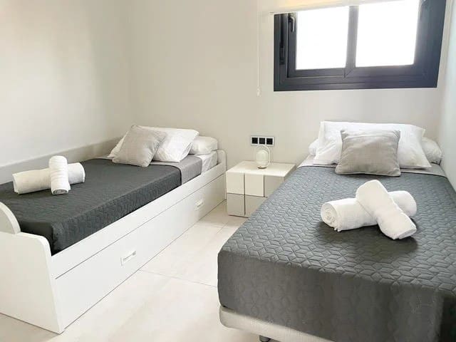 3 soveværelse Lejlighed til salg i Benidorm med swimmingpool garage - € 699.000 (Ref: 9847965)