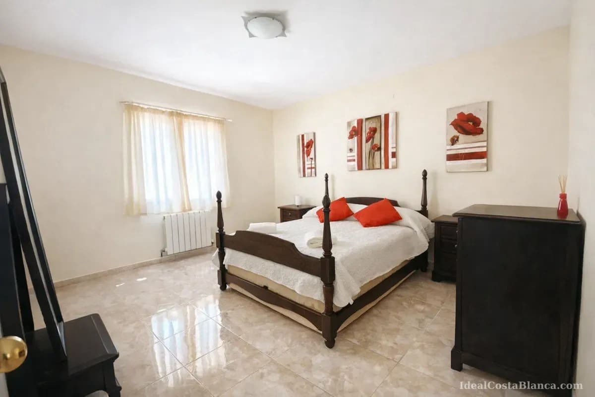 5 bedroom Finca/Country House for sale in Benimantell with pool garage - € 380,000 (Ref: 9847971)