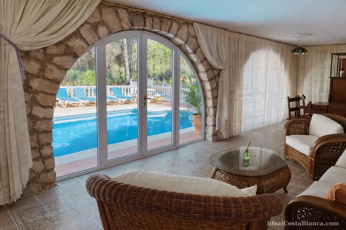 5 bedroom Finca/Country House for sale in Benimantell with pool garage - € 380,000 (Ref: 9847971)