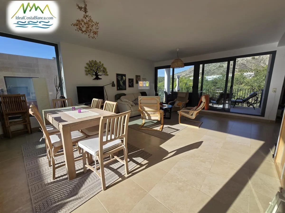 3 makuuhuone Omakotitalo myytävänä paikassa Altea mukana uima-altaan - 475 000 € (Ref: 9847973)