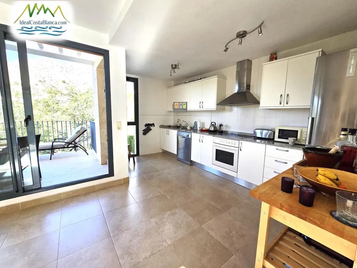 3 makuuhuone Omakotitalo myytävänä paikassa Altea mukana uima-altaan - 475 000 € (Ref: 9847973)