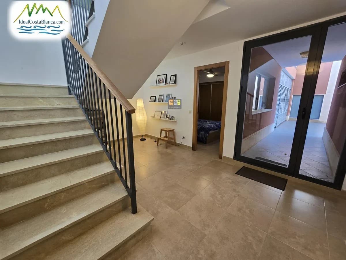 3 makuuhuone Omakotitalo myytävänä paikassa Altea mukana uima-altaan - 475 000 € (Ref: 9847973)