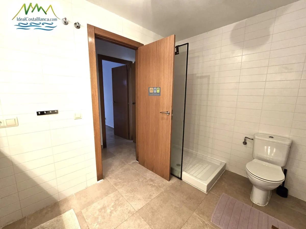 3 makuuhuone Omakotitalo myytävänä paikassa Altea mukana uima-altaan - 475 000 € (Ref: 9847973)