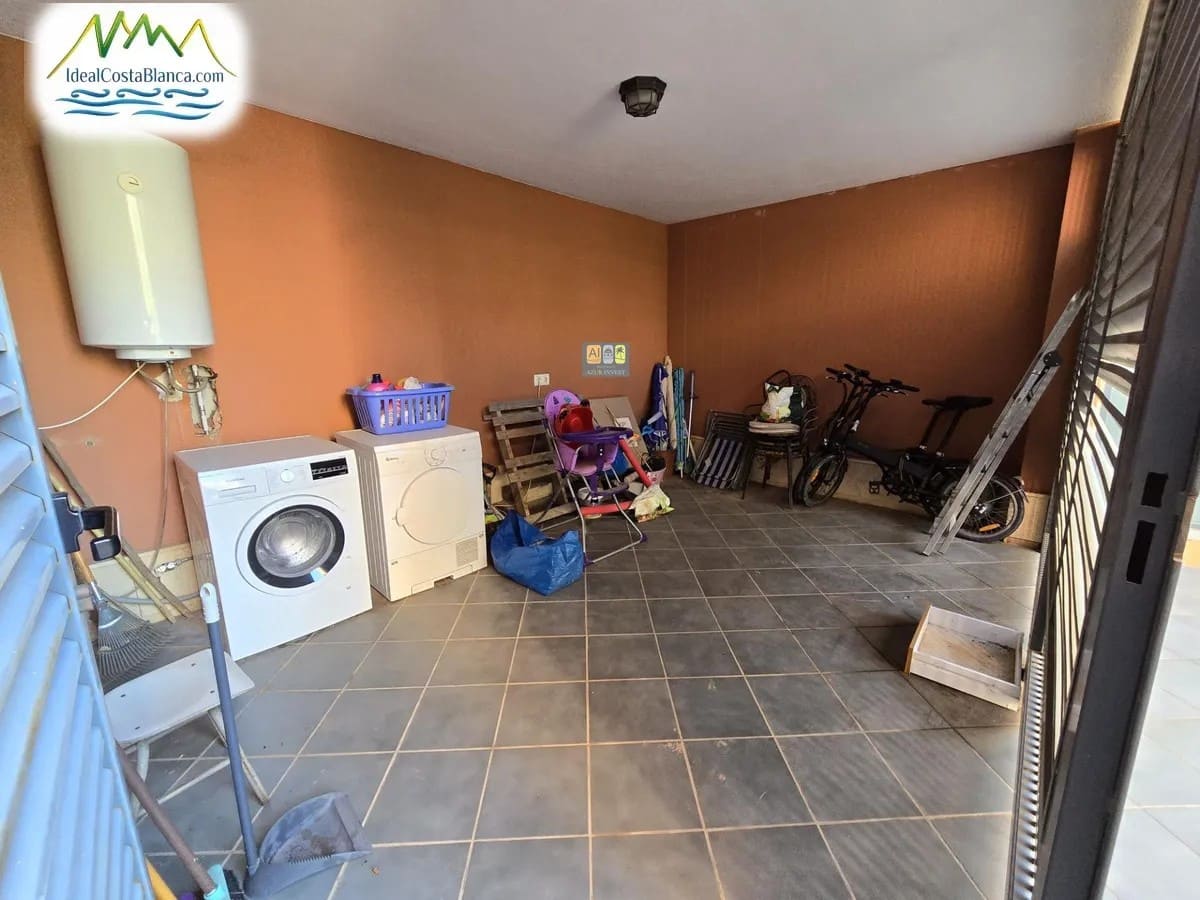 3 makuuhuone Omakotitalo myytävänä paikassa Altea mukana uima-altaan - 475 000 € (Ref: 9847973)