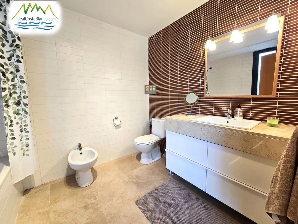 3 makuuhuone Omakotitalo myytävänä paikassa Altea mukana uima-altaan - 475 000 € (Ref: 9847973)