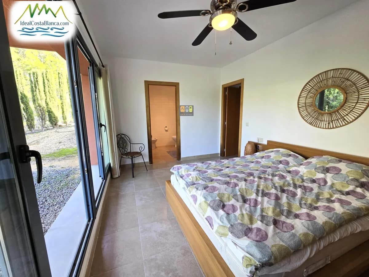 3 makuuhuone Omakotitalo myytävänä paikassa Altea mukana uima-altaan - 475 000 € (Ref: 9847973)