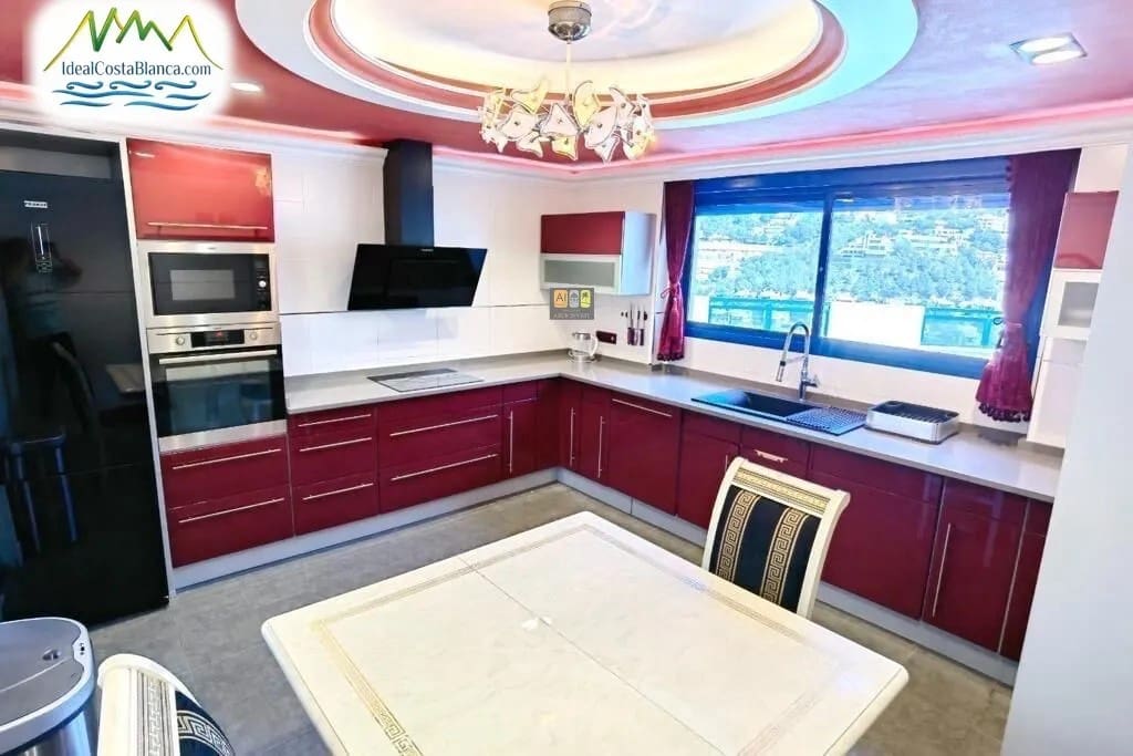 5 makuuhuone Huvila myytävänä paikassa Altea mukana uima-altaan 
autotalli - 790 000 € (Ref: 9847975)