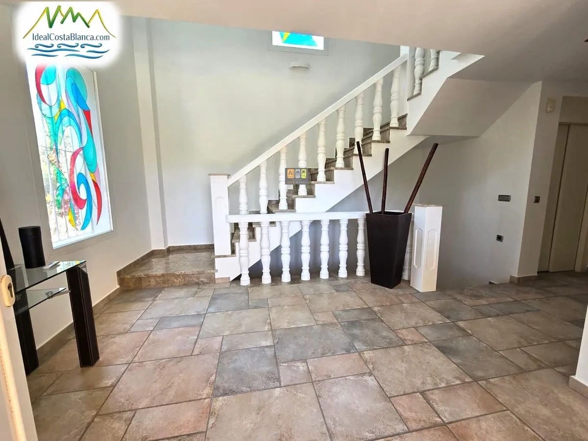 3 makuuhuone Huvila myytävänä paikassa Altea mukana uima-altaan - 699 000 € (Ref: 9847984)
