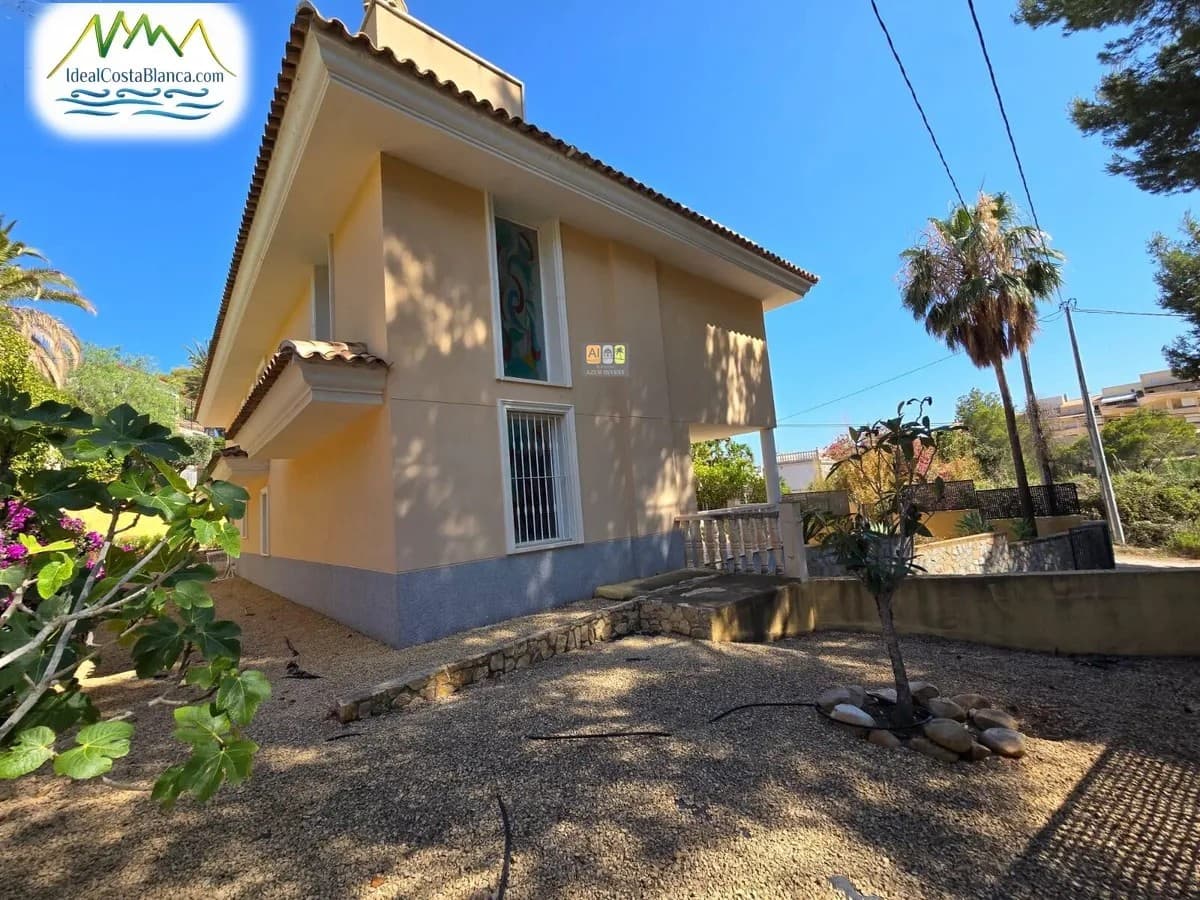 3 makuuhuone Huvila myytävänä paikassa Altea mukana uima-altaan - 699 000 € (Ref: 9847984)