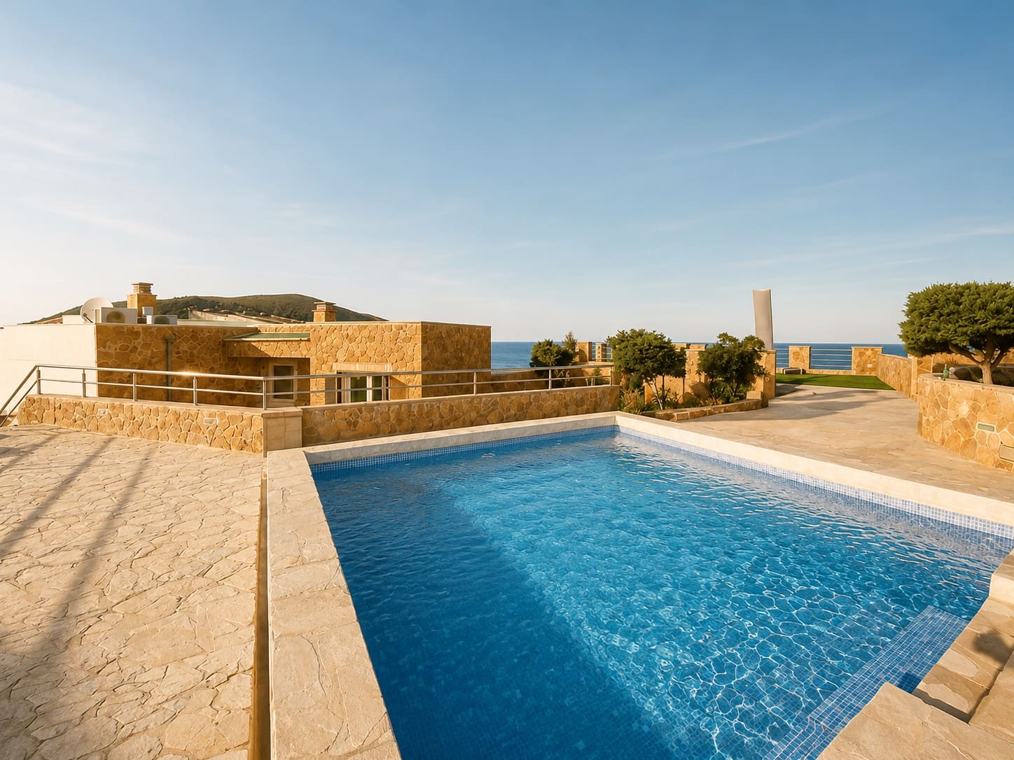 4 sovrum Villa till salu i Cala Ratjada med pool - 1 870 000 € (Ref: 9860753)