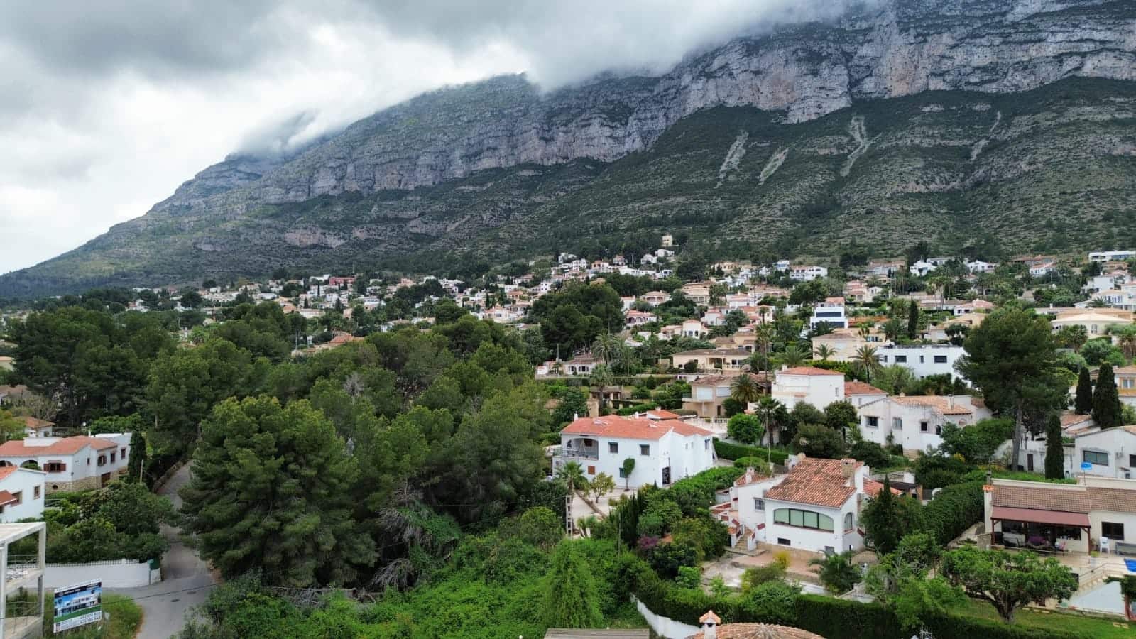 6 bedroom Townhouse for sale in Denia with pool garage - € 875,000 (Ref: 9841518)