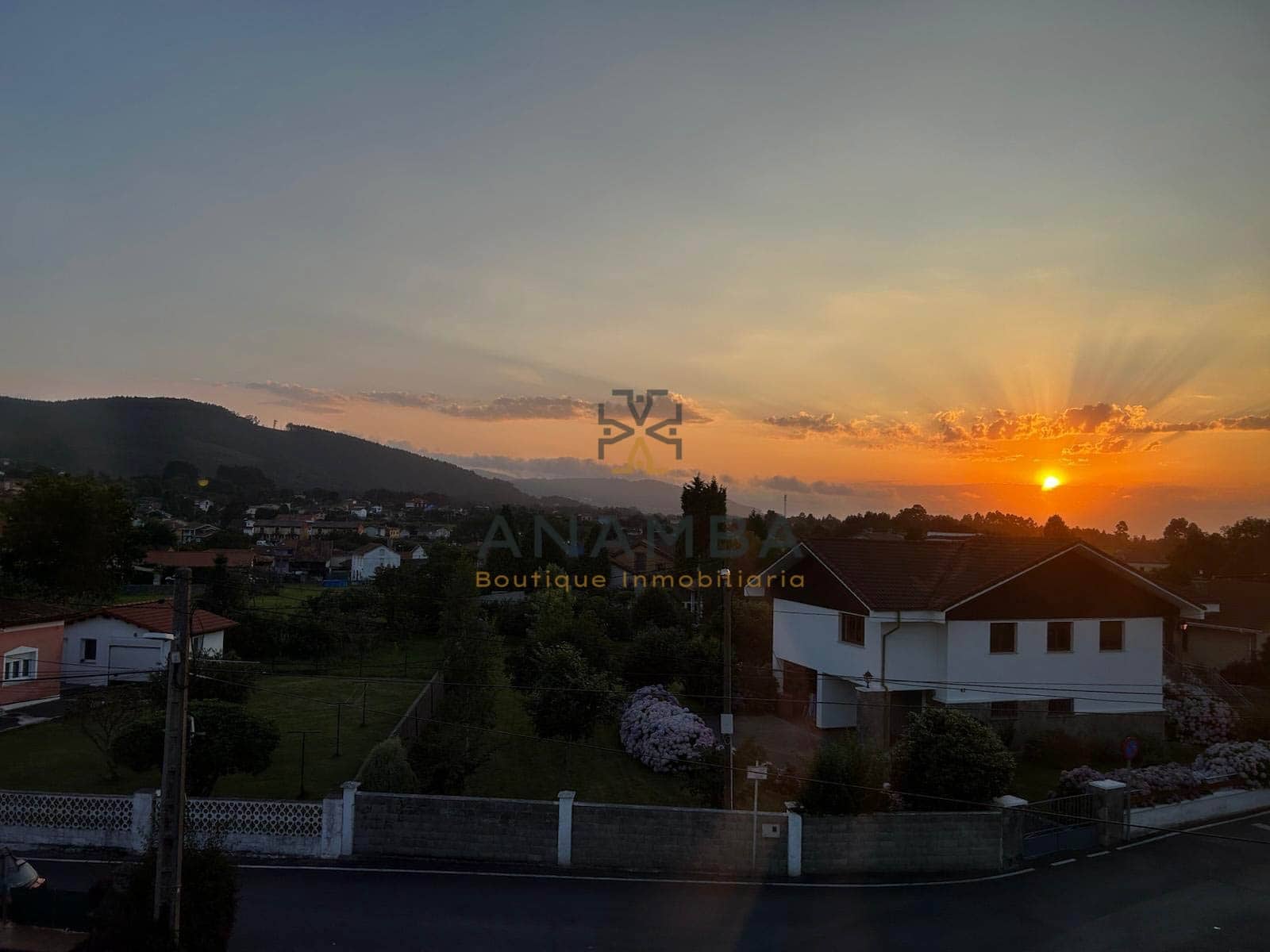 5 bedroom Semi-detached Villa for sale in Muros de Nalon with garage - € 578,000 (Ref: 9841149)