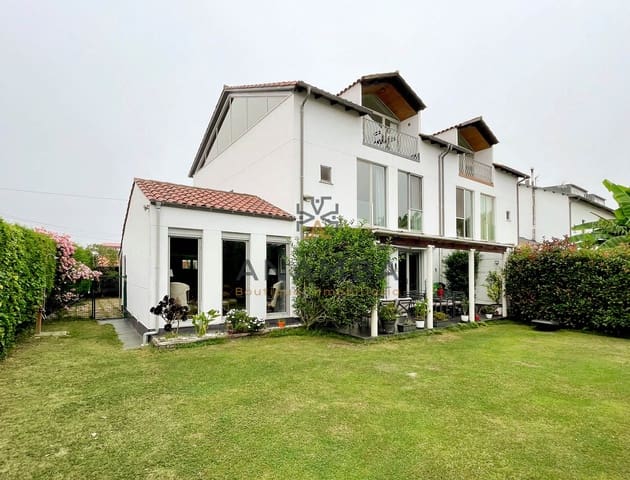 5 bedroom Semi-detached Villa for sale in Muros de Nalón with garage - € 578,000 (Ref: 9841149)