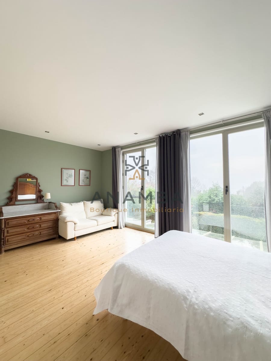 5 bedroom Semi-detached Villa for sale in Muros de Nalon with garage - € 578,000 (Ref: 9841149)