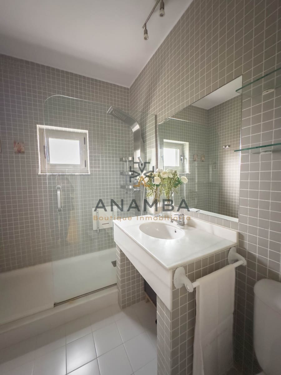 5 bedroom Semi-detached Villa for sale in Muros de Nalon with garage - € 578,000 (Ref: 9841149)