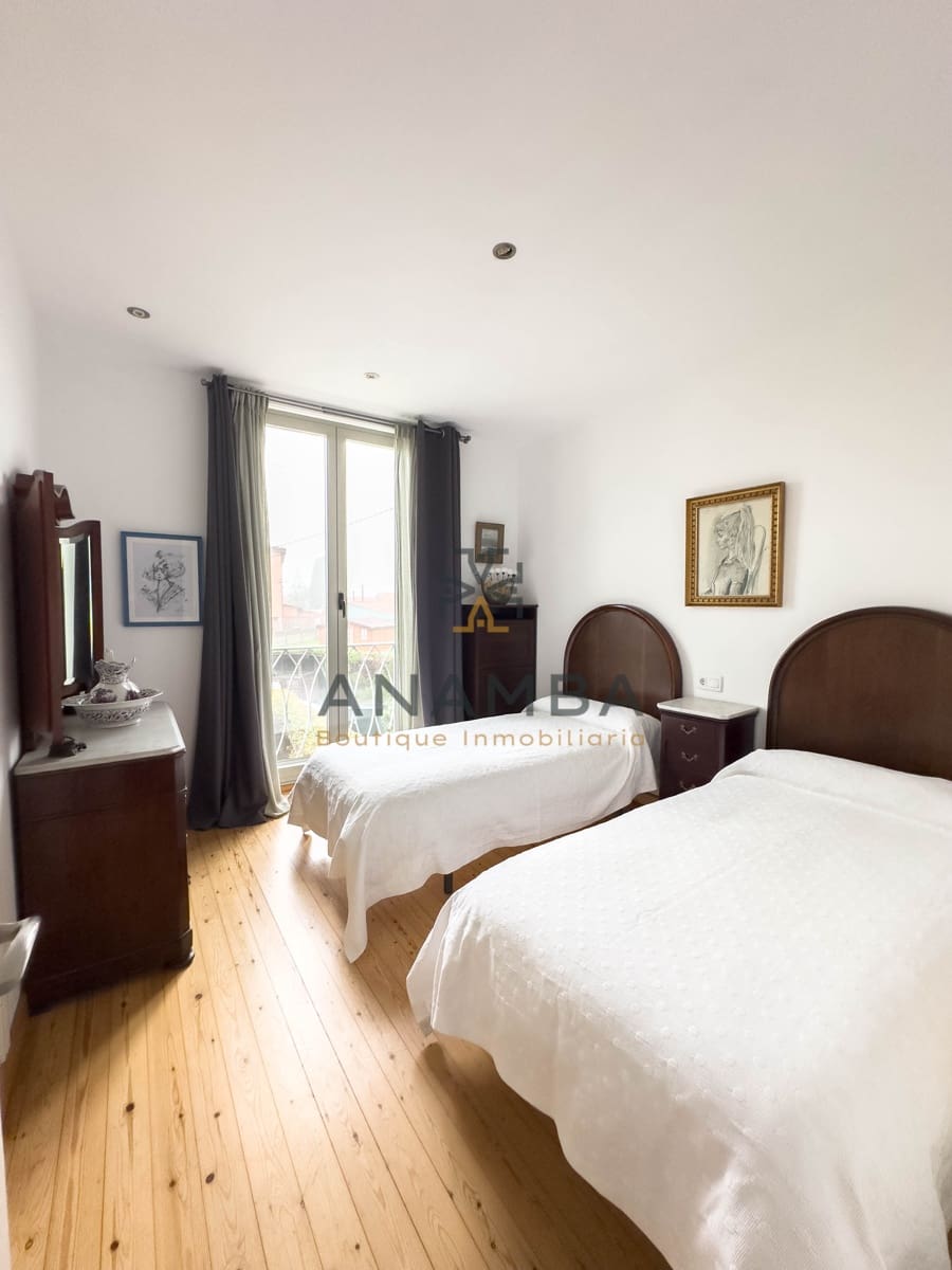 5 bedroom Semi-detached Villa for sale in Muros de Nalon with garage - € 578,000 (Ref: 9841149)
