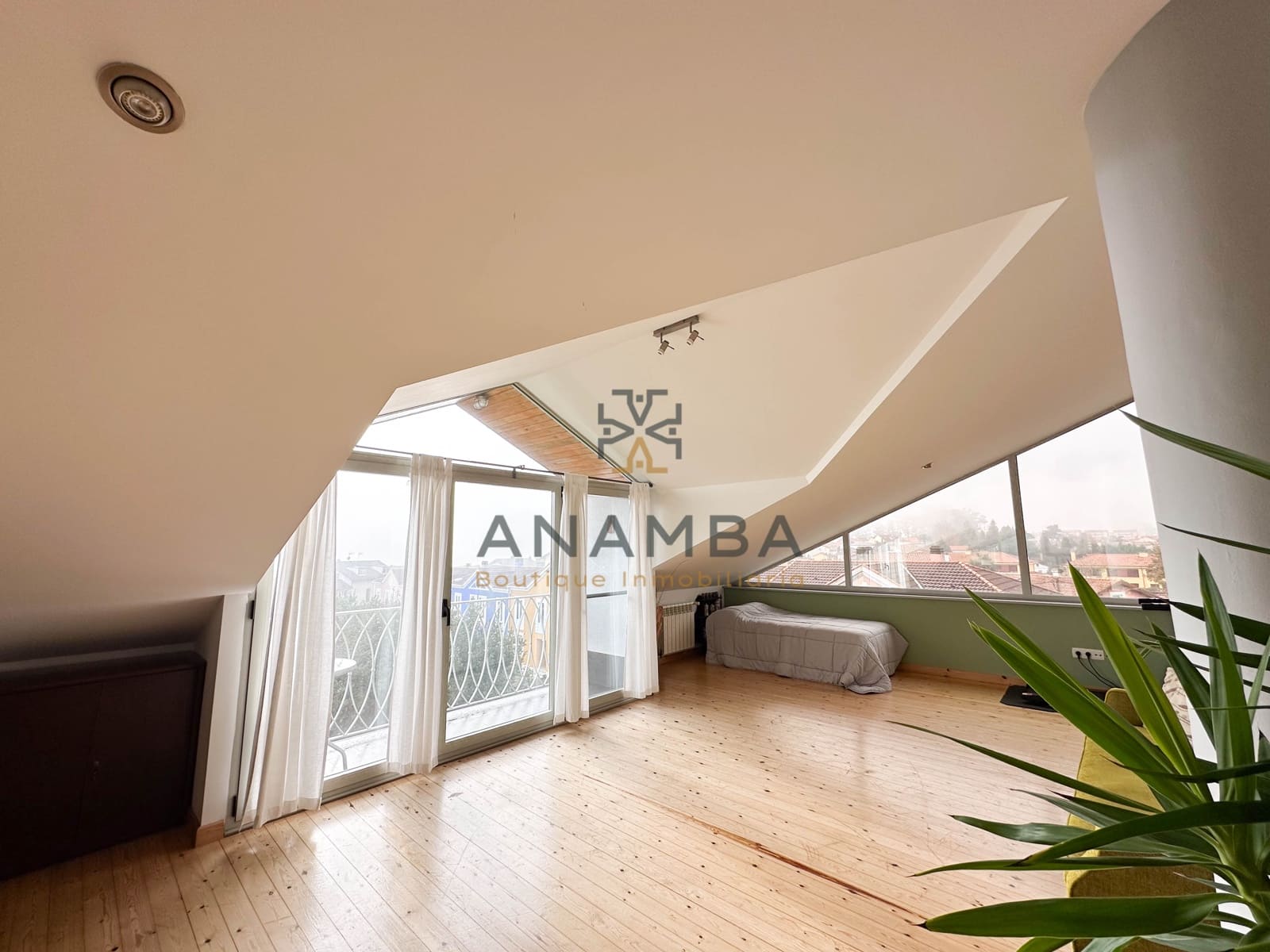 5 bedroom Semi-detached Villa for sale in Muros de Nalon with garage - € 578,000 (Ref: 9841149)