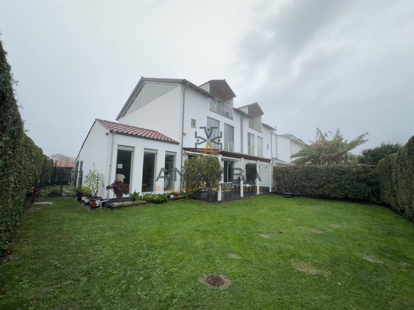 5 bedroom Semi-detached Villa for sale in Muros de Nalon with garage - € 578,000 (Ref: 9841149)