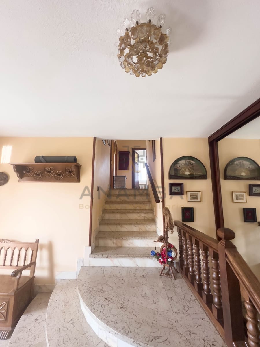 5 bedroom Townhouse for sale in Gijon with pool garage - € 620,000 (Ref: 9911357)