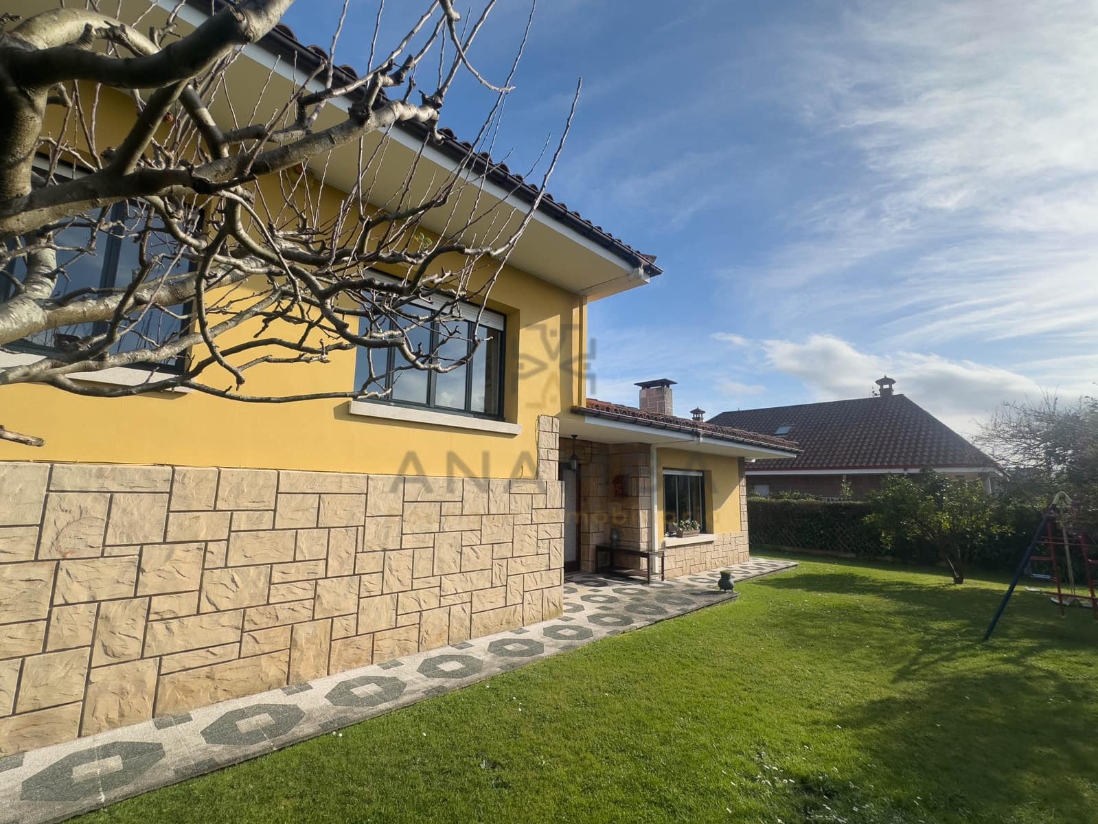 5 bedroom Townhouse for sale in Gijon with pool garage - € 620,000 (Ref: 9911357)