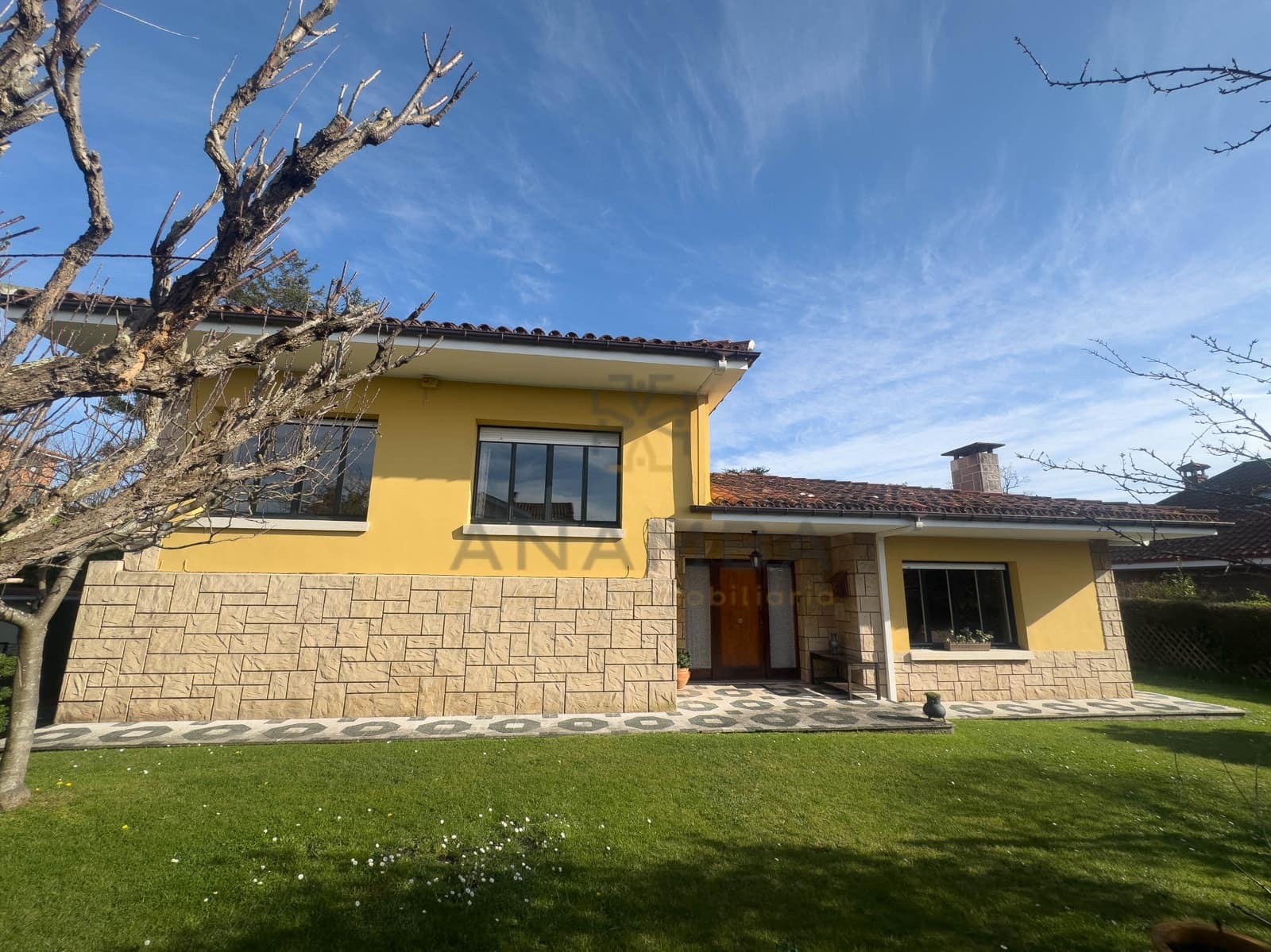 5 bedroom Townhouse for sale in Gijon with pool garage - € 620,000 (Ref: 9911357)