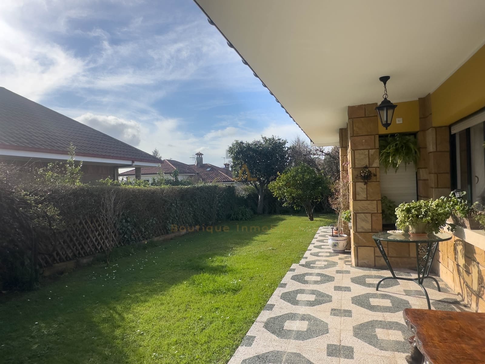 5 bedroom Townhouse for sale in Gijon with pool garage - € 620,000 (Ref: 9911357)