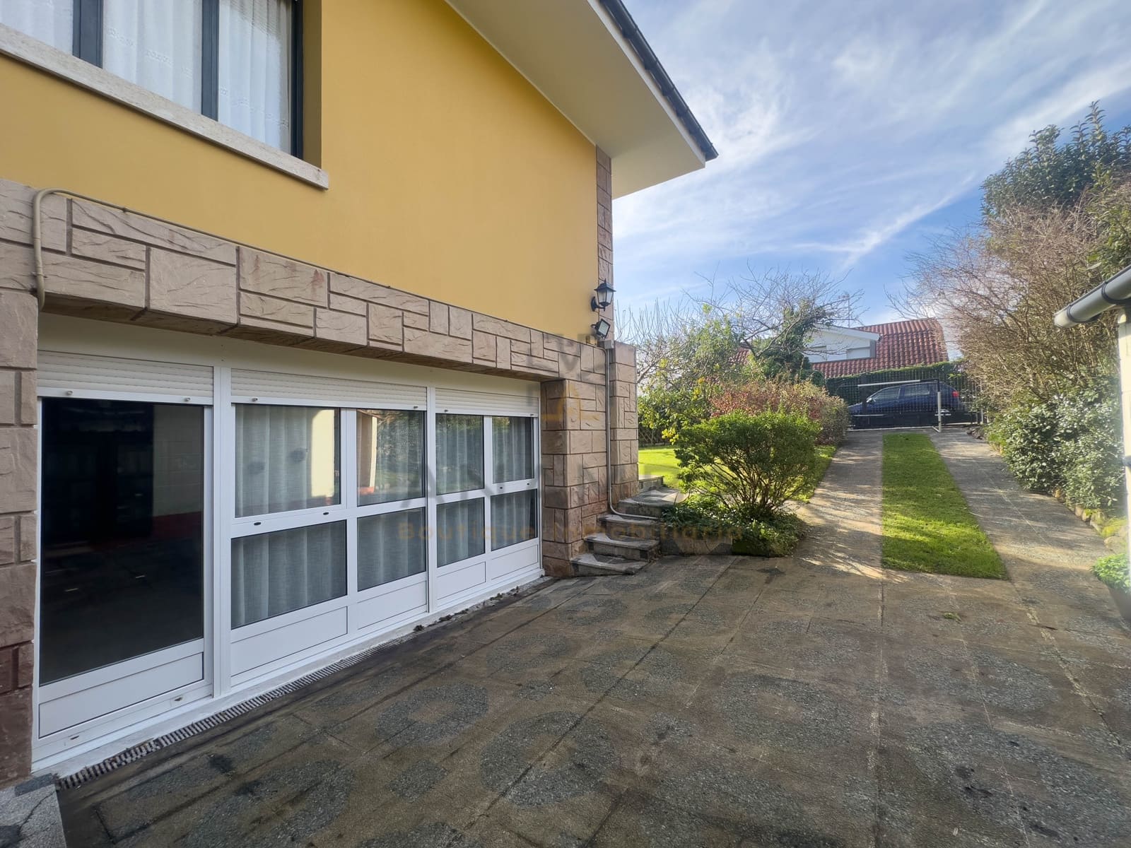 5 bedroom Townhouse for sale in Gijon with pool garage - € 620,000 (Ref: 9911357)