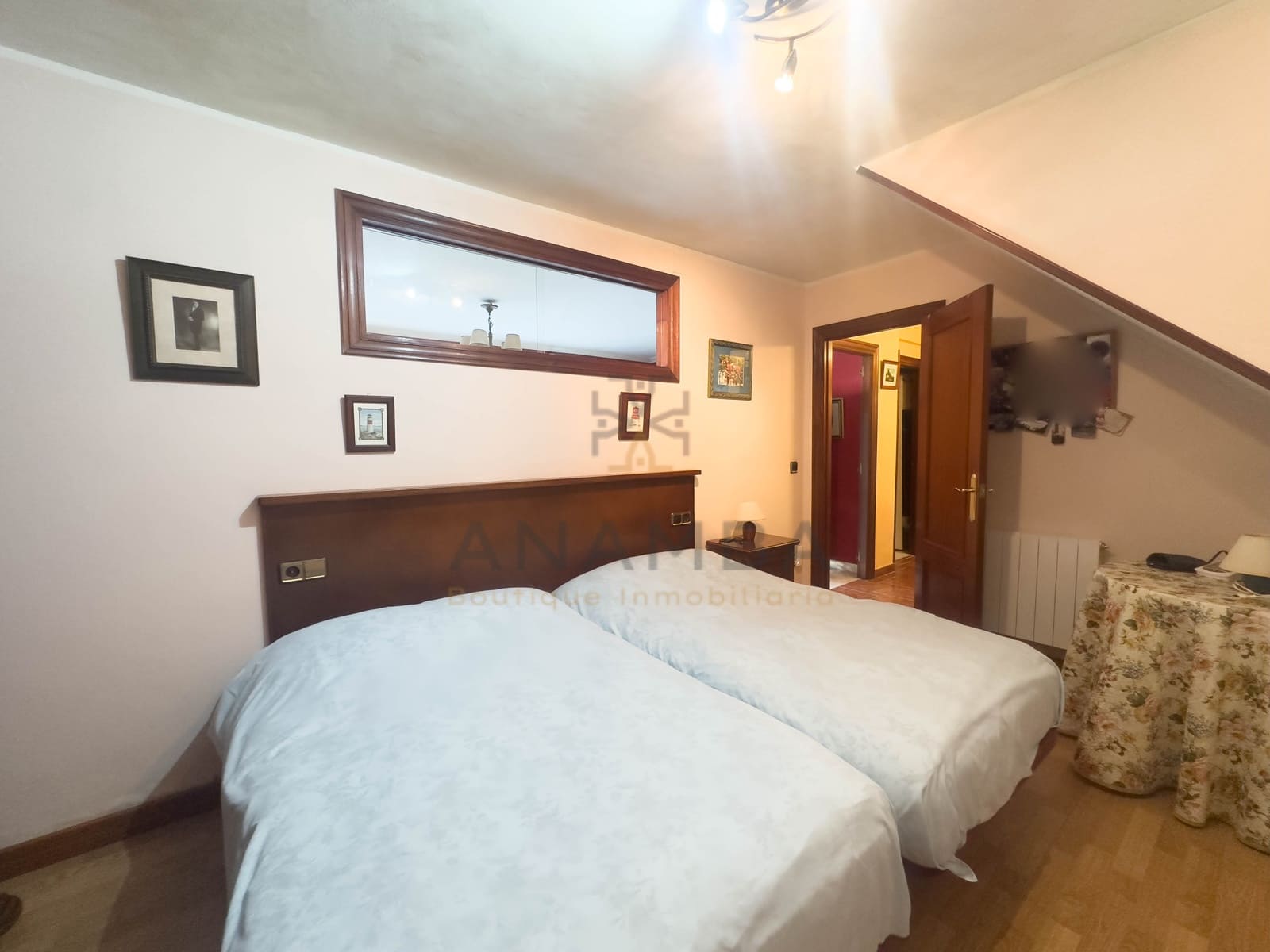 5 bedroom Townhouse for sale in Gijon with pool garage - € 620,000 (Ref: 9911357)