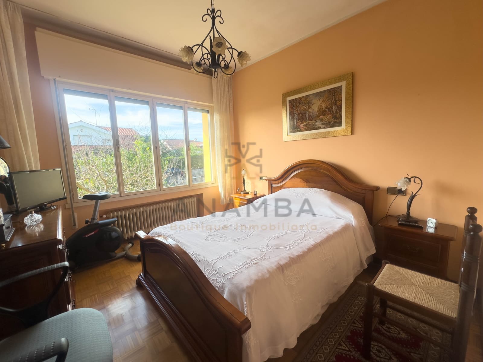 5 bedroom Townhouse for sale in Gijon with pool garage - € 620,000 (Ref: 9911357)