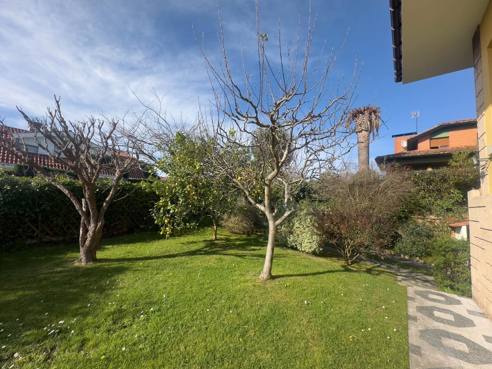 5 bedroom Townhouse for sale in Gijon with pool garage - € 620,000 (Ref: 9911357)