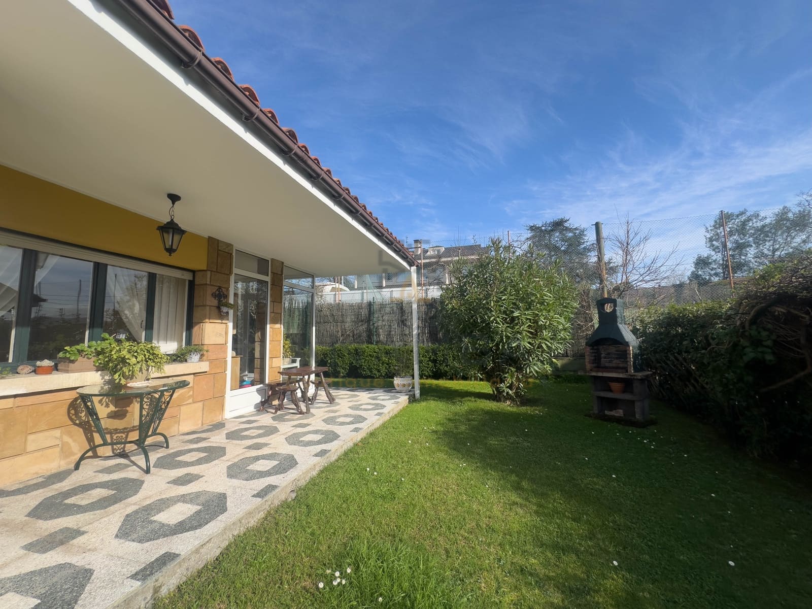 5 bedroom Townhouse for sale in Gijon with pool garage - € 620,000 (Ref: 9911357)