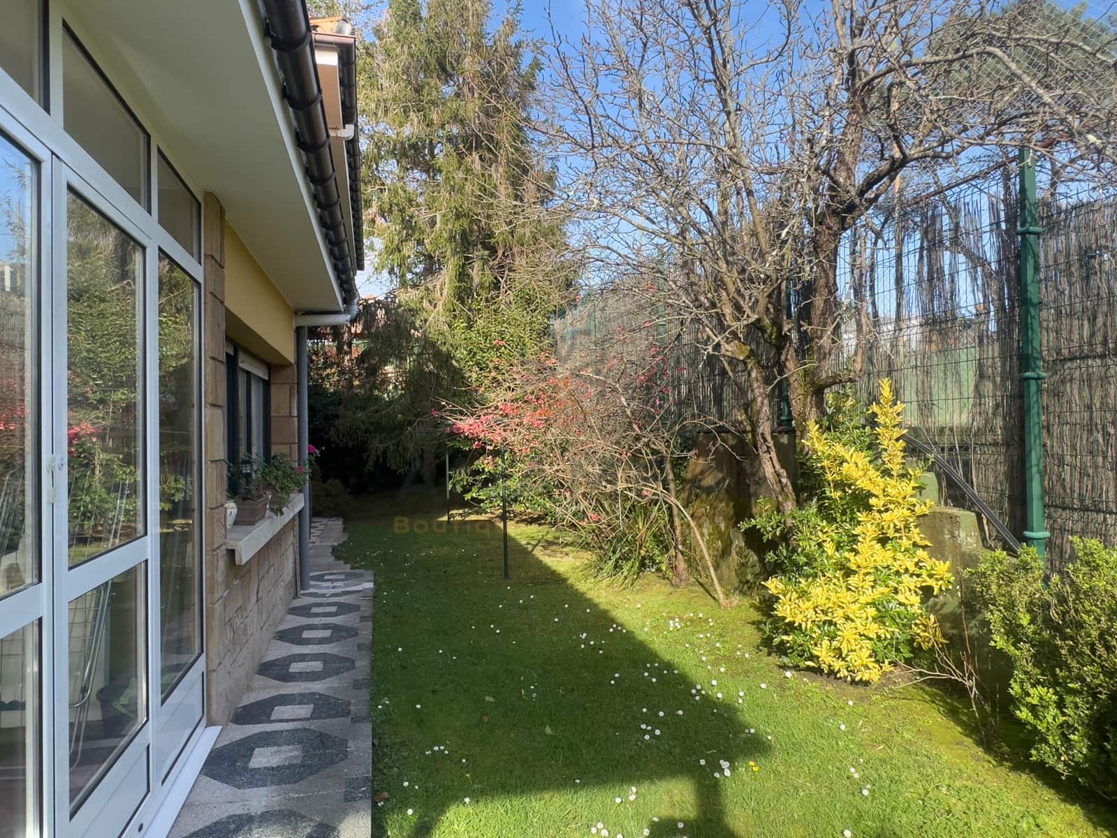 5 bedroom Townhouse for sale in Gijon with pool garage - € 620,000 (Ref: 9911357)