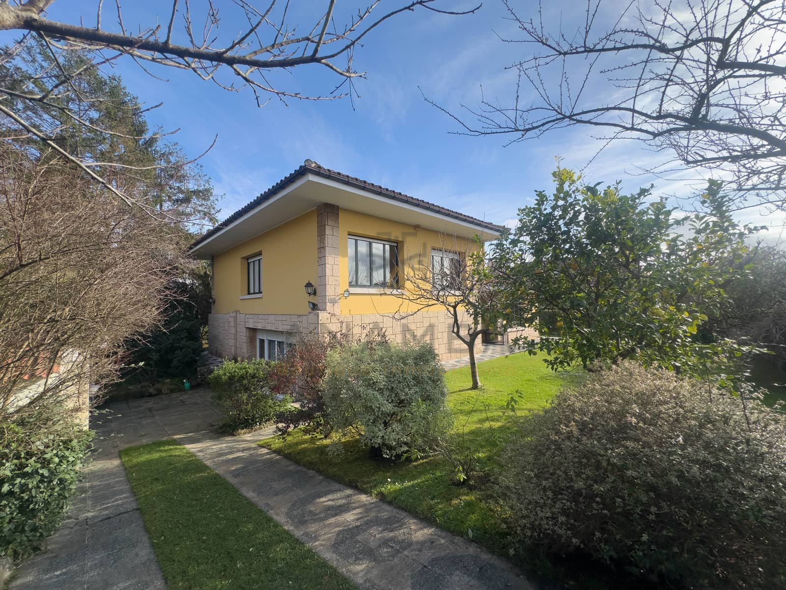 5 bedroom Townhouse for sale in Gijon with pool garage - € 620,000 (Ref: 9911357)