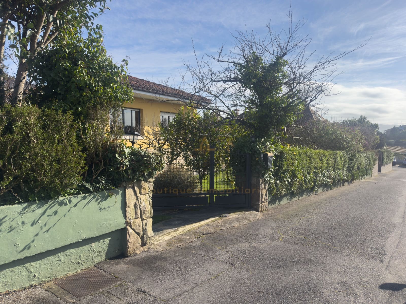 5 bedroom Townhouse for sale in Gijon with pool garage - € 620,000 (Ref: 9911357)