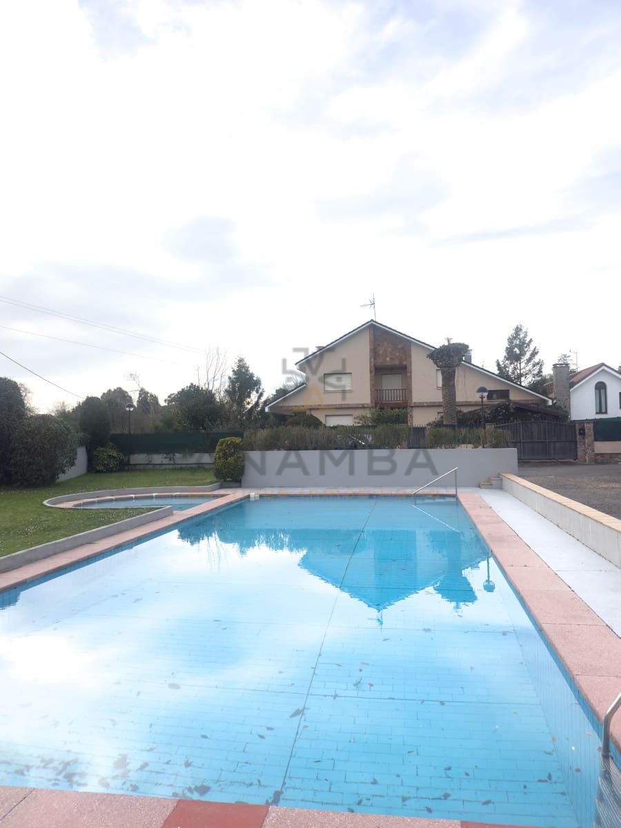 5 bedroom Townhouse for sale in Gijon with pool garage - € 620,000 (Ref: 9911357)
