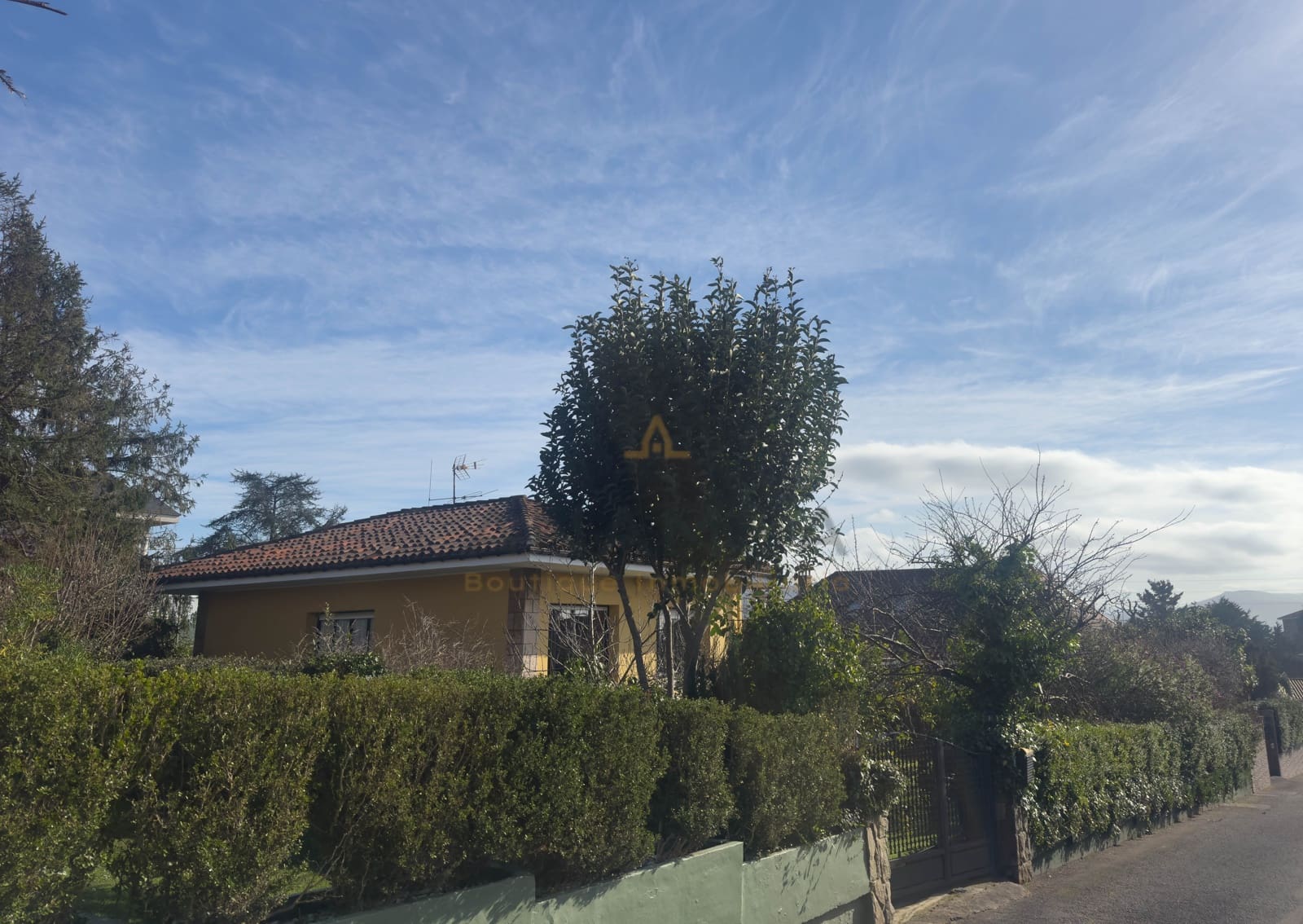 5 bedroom Townhouse for sale in Gijon with pool garage - € 620,000 (Ref: 9911357)