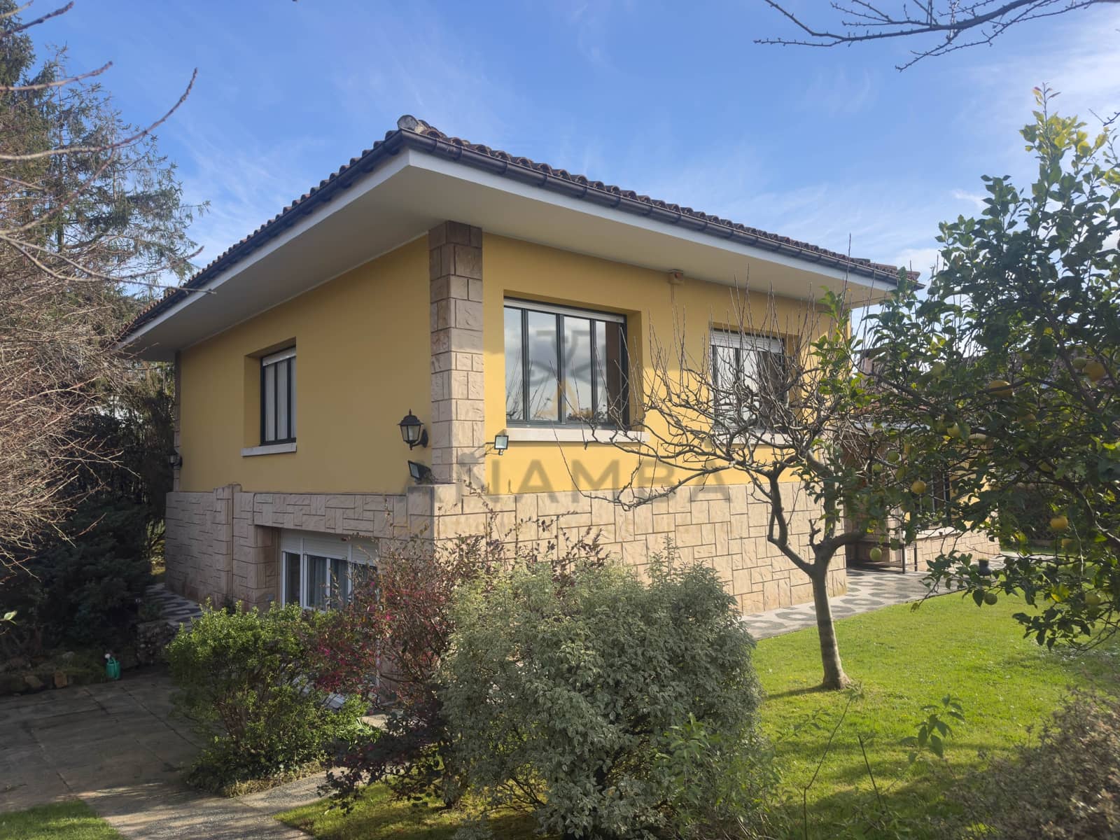 5 bedroom Townhouse for sale in Gijon with pool garage - € 620,000 (Ref: 9911357)