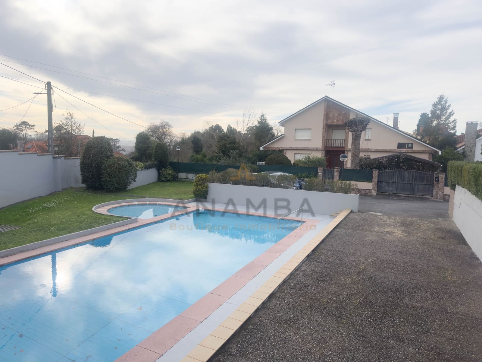 5 bedroom Townhouse for sale in Gijon with pool garage - € 620,000 (Ref: 9911357)