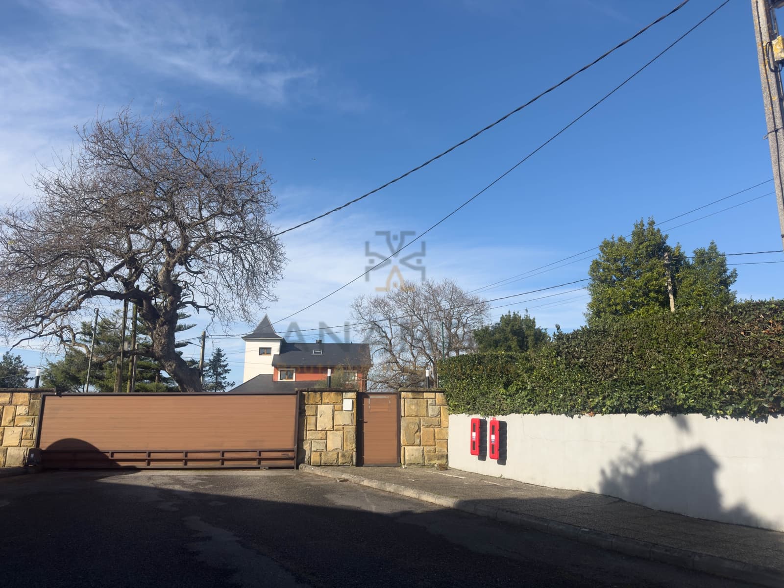 5 bedroom Townhouse for sale in Gijon with pool garage - € 620,000 (Ref: 9911357)