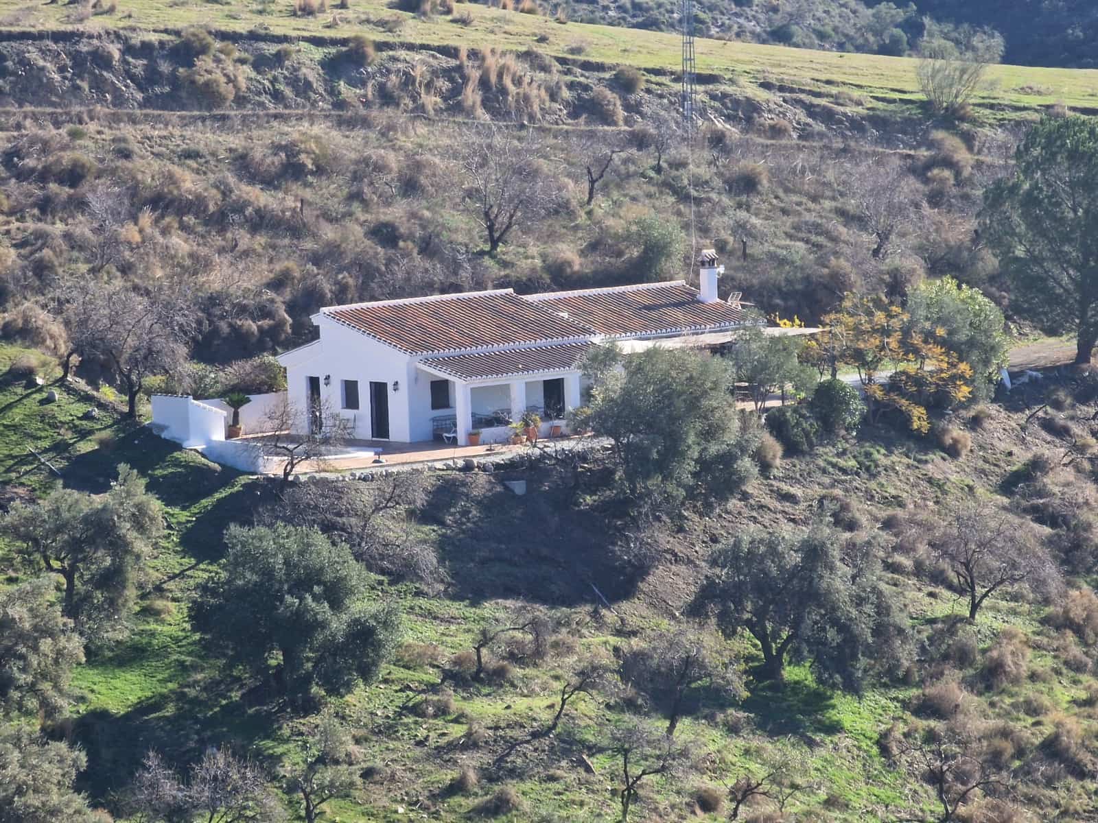 2 bedroom Finca/Country House for sale in Sedella with pool garage - € 329,000 (Ref: 9834013)