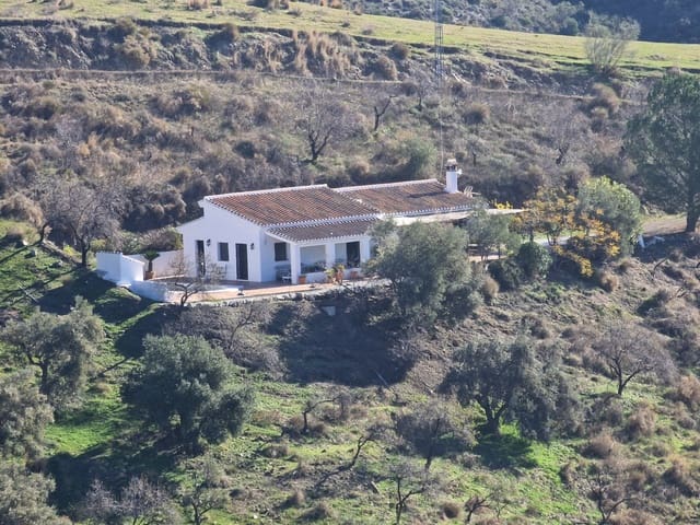 2 bedroom Finca/Country House for sale in Sedella with pool garage - € 329,000 (Ref: 9834013)
