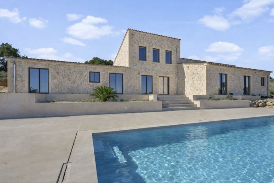 4 soverom Finca/Herregård til salgs i Portocolom med svømmebasseng garasje - € 3 500 000 (Ref: 9872786)
