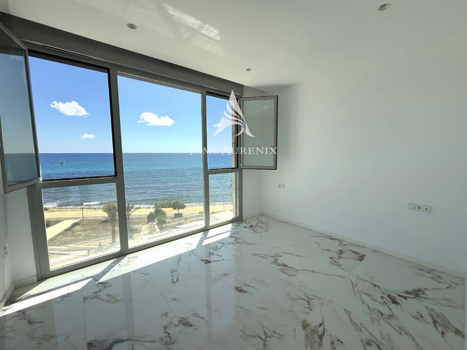 3 bedroom Flat for sale in La Villajoyosa / Vila Joiosa with pool garage - € 1,450,000 (Ref: 9937083)