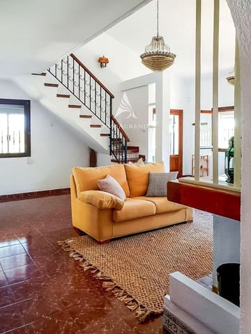 4 bedroom Villa for sale in El Montgó, Dénia with pool - € 450,000 (Ref: 9937087)