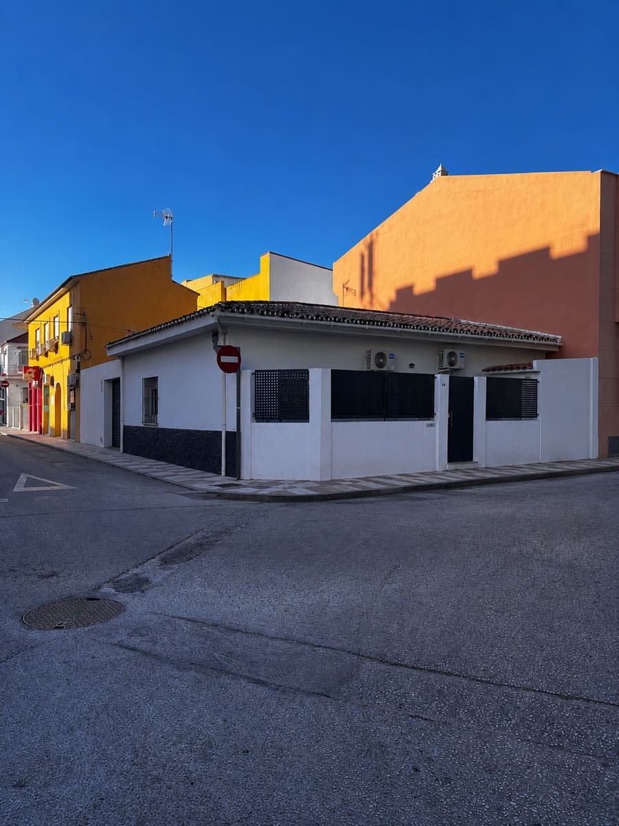 Chalet de 3 habitaciones en Málaga ciudad en venta con garaje - 549.000 € (Ref: 9918946)