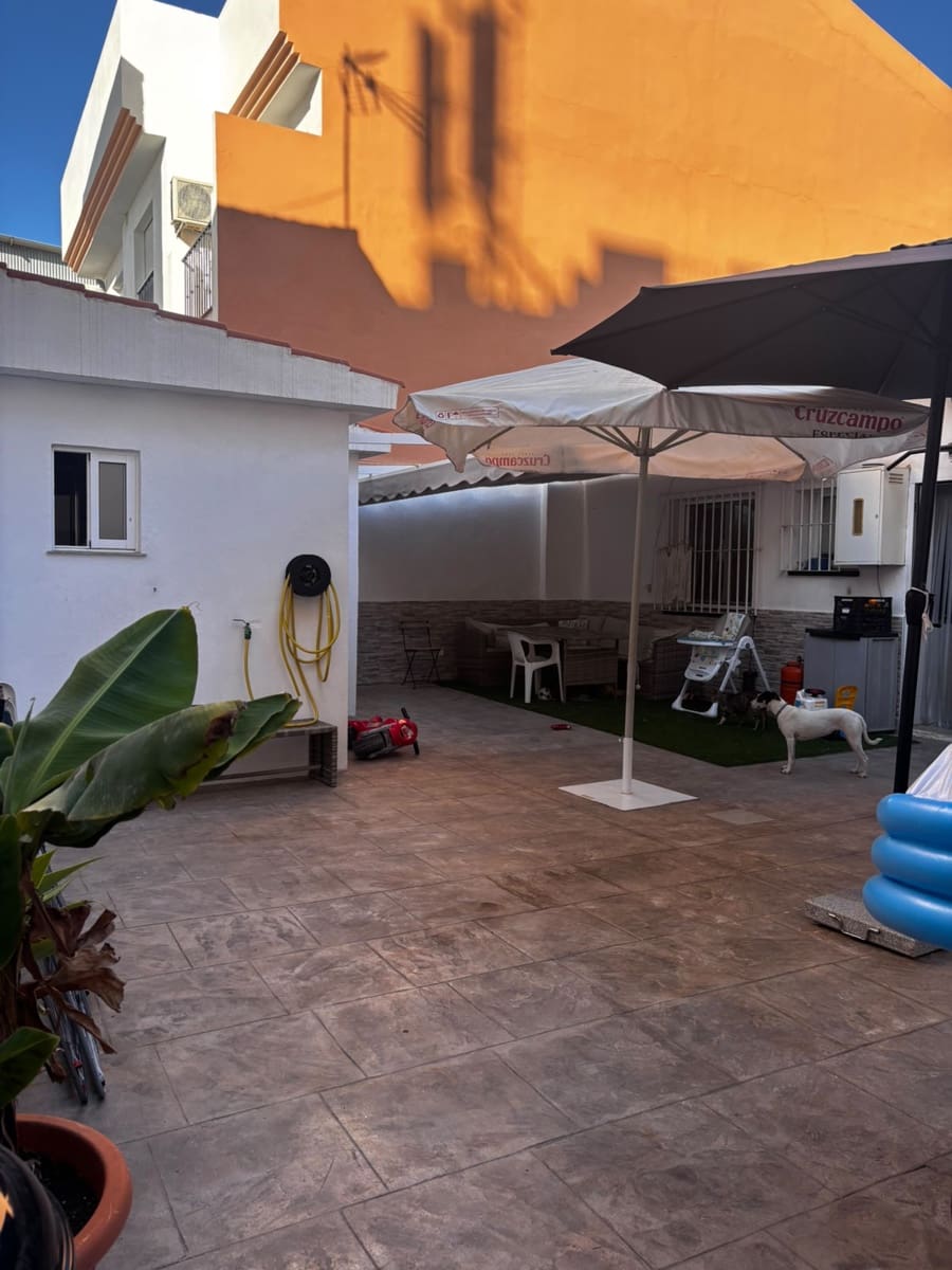 Chalet de 3 habitaciones en Málaga ciudad en venta con garaje - 549.000 € (Ref: 9918946)
